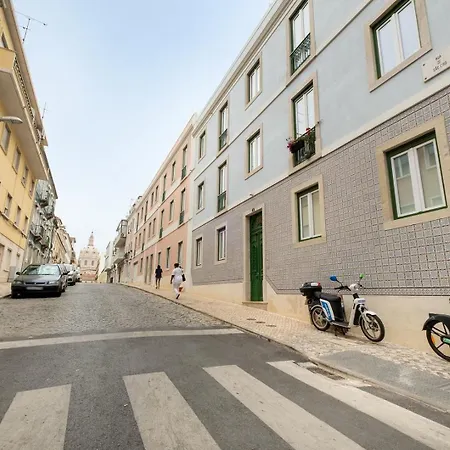 Guestready - Modern And Exquisite Near Estrela Apartment Lissabon